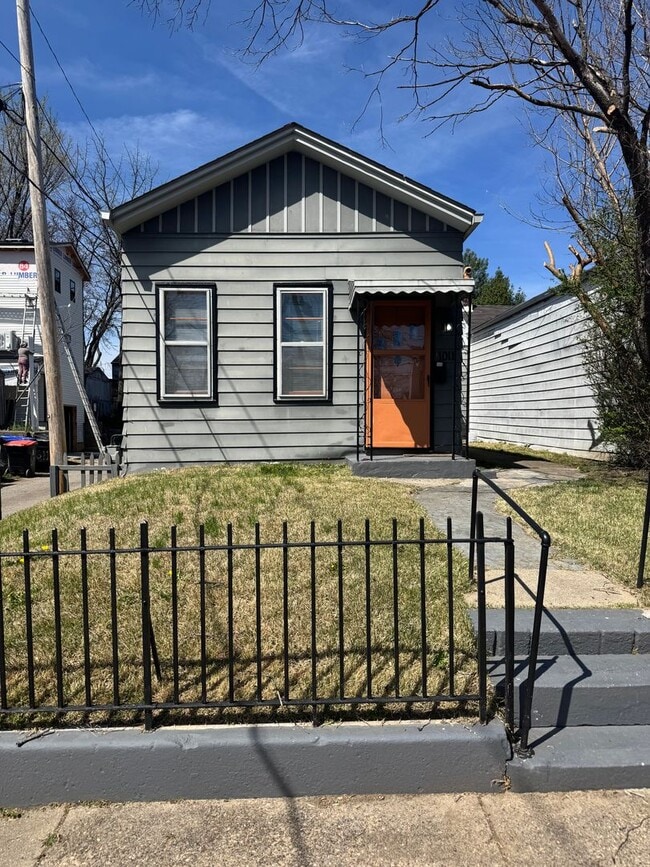 Building Photo - Charming Highlands Home | Sunroom, Off-Street Parking
