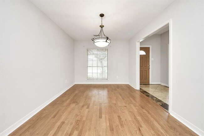 Building Photo - 2706 Plantation Dr