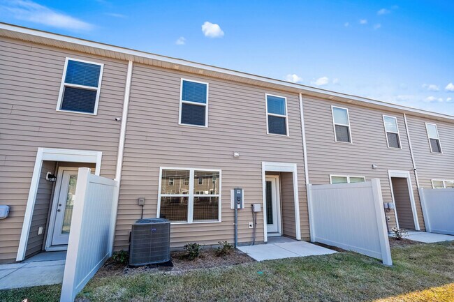 Building Photo - 332 Bayou Loop