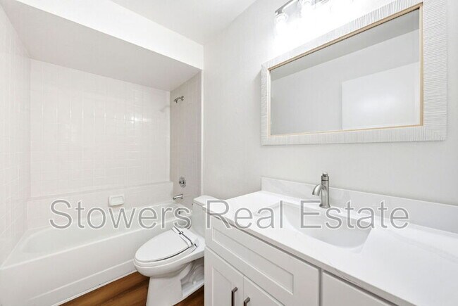 Building Photo - 2033 Raphael Ct