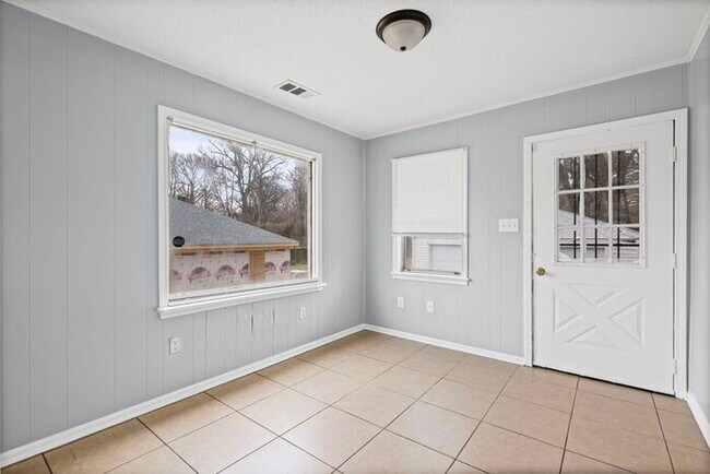 Building Photo - 2185 Slocum Ave