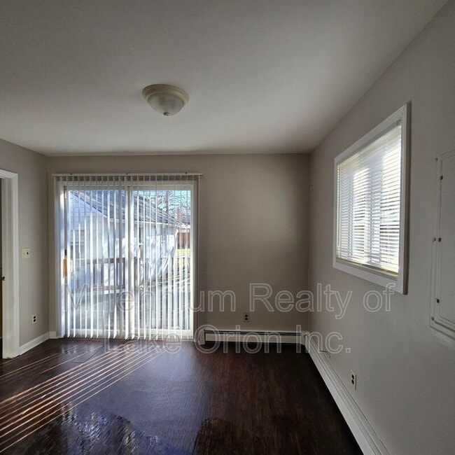 Building Photo - 644 E Meyers Ave