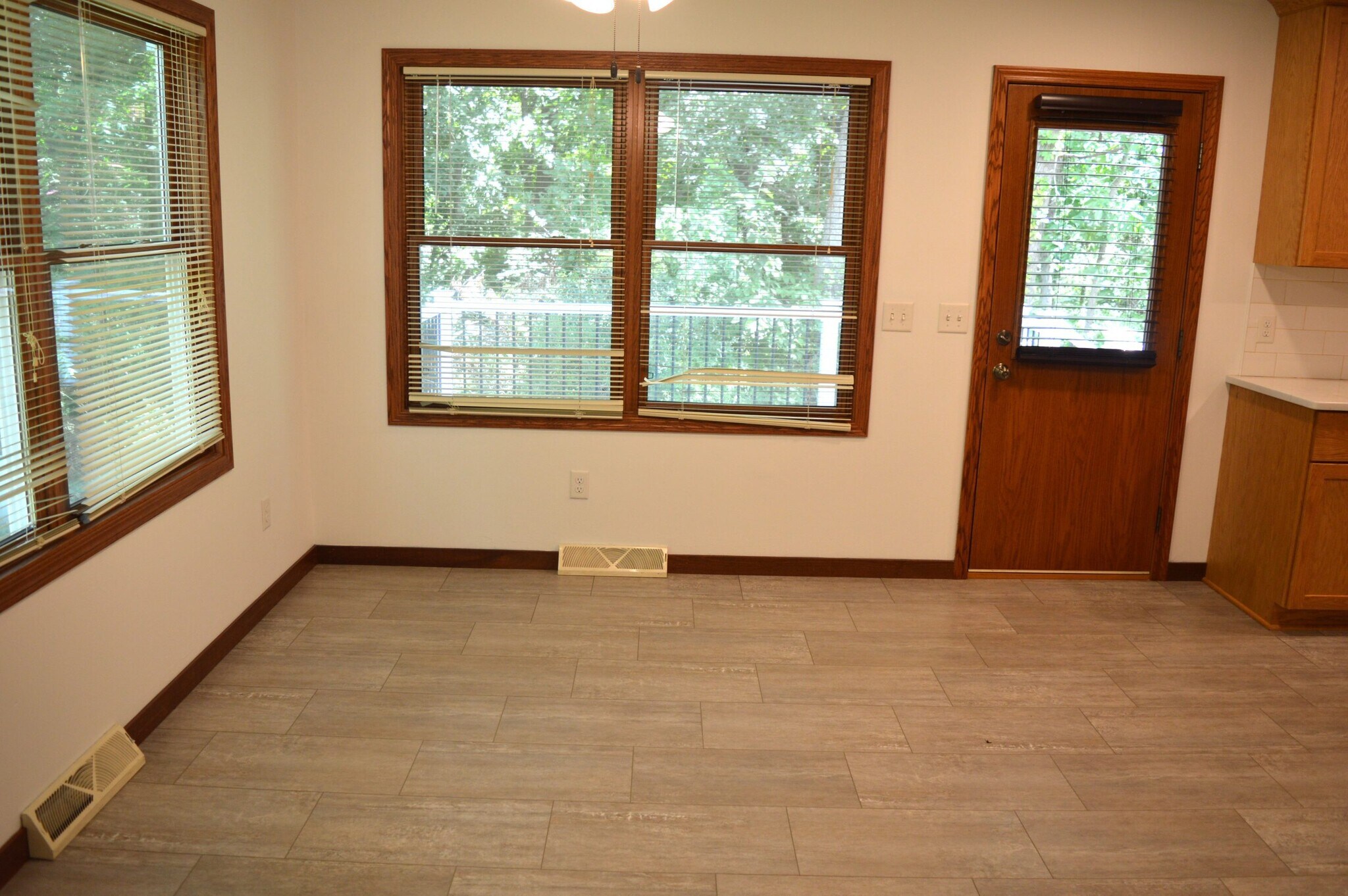 Building Photo - 1870 Sand Ridge Ct