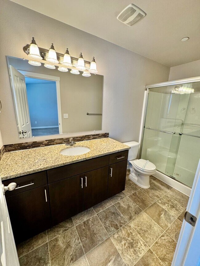 Building Photo - Ask about free rent... Nearly New, wonderf...