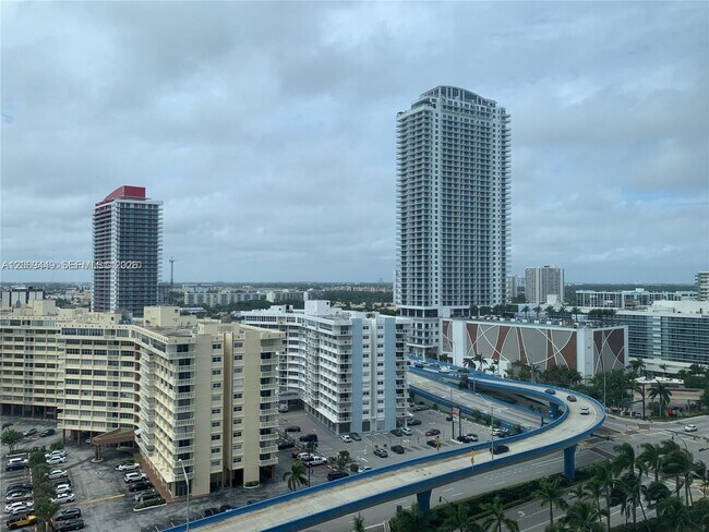 Building Photo - 1830 S Ocean Dr
