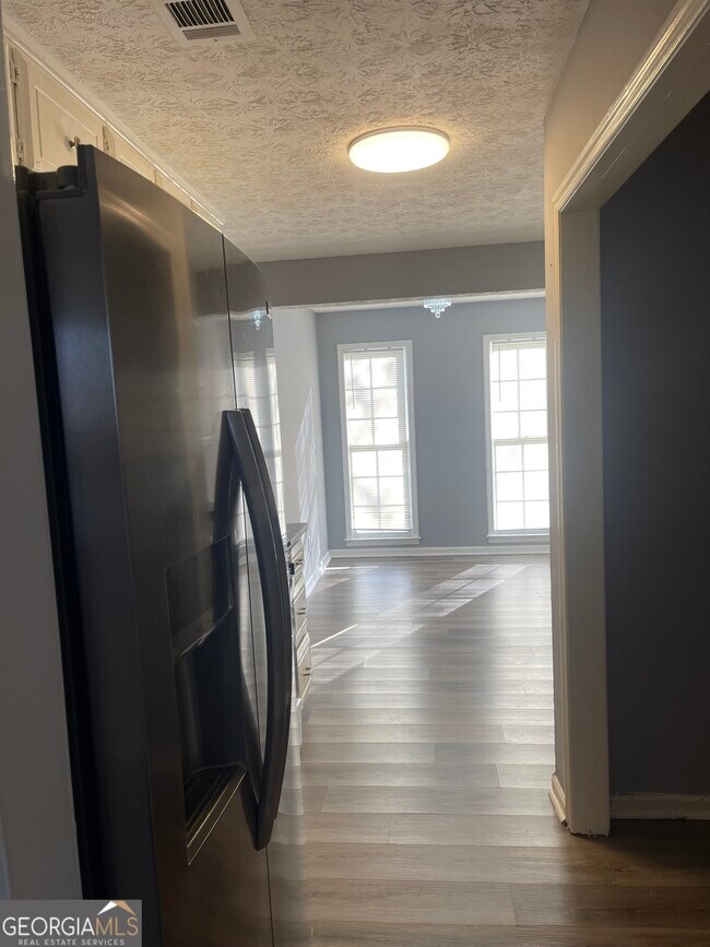 Building Photo - 1233 Woodland Ct SE