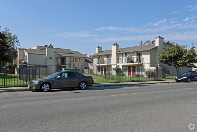 Building Photo - Stonetree Townhomes Apartments