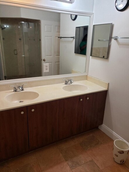 Building Photo - 6759 Silver Ridge Ln