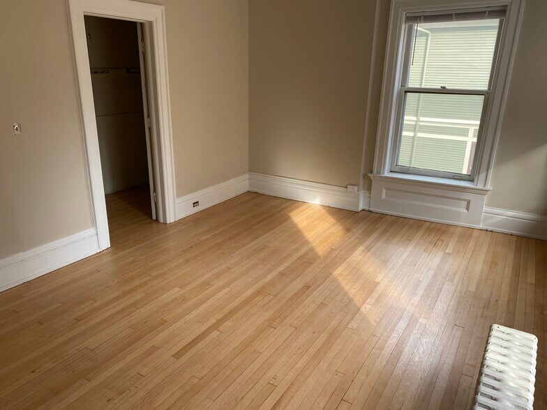 Walk-in closet in bedroom - 263 Morris Ave SE