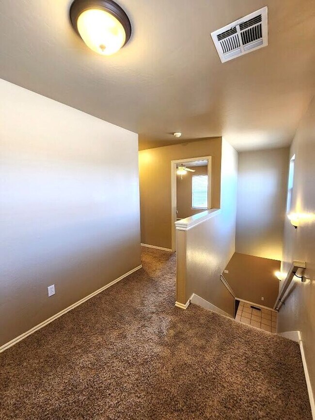 Building Photo - 4 Bed 2 Bath 2 Car Duplex in the Oxford Park Addition in Edmond