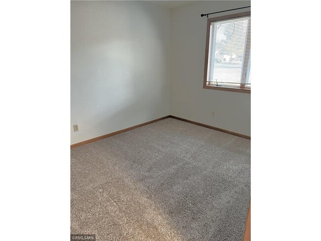 Building Photo - 831 Highview Dr