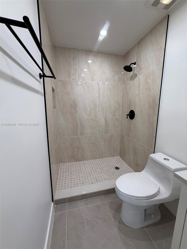 Building Photo - 5530 SW 96th Ave