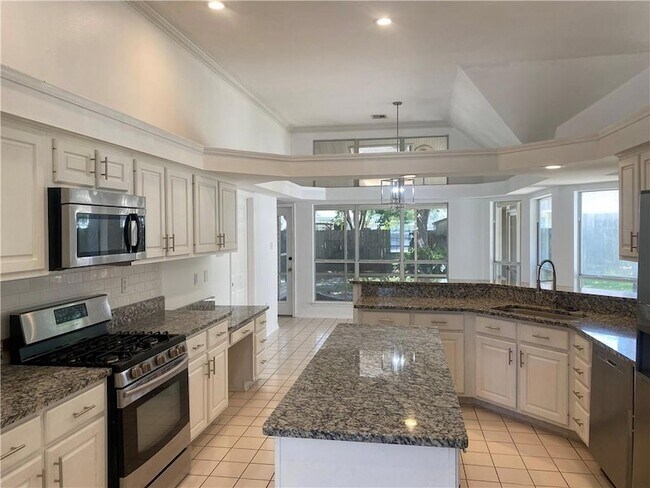 Building Photo - 1373 Fairfield Dr