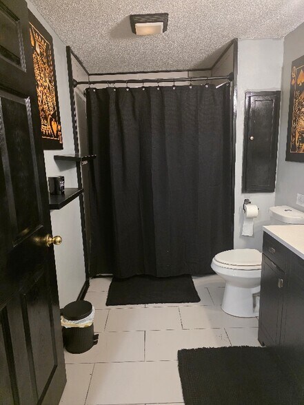 Building Photo - 3130 Freeman Ave