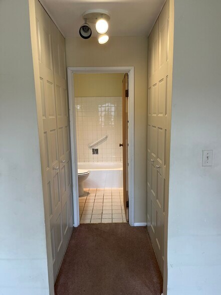 Building Photo - 2 Villa Verde Dr