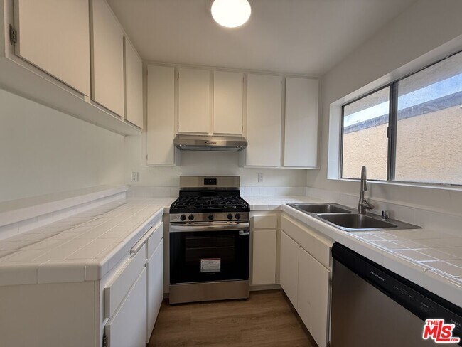 Building Photo - 523 Ashland Ave