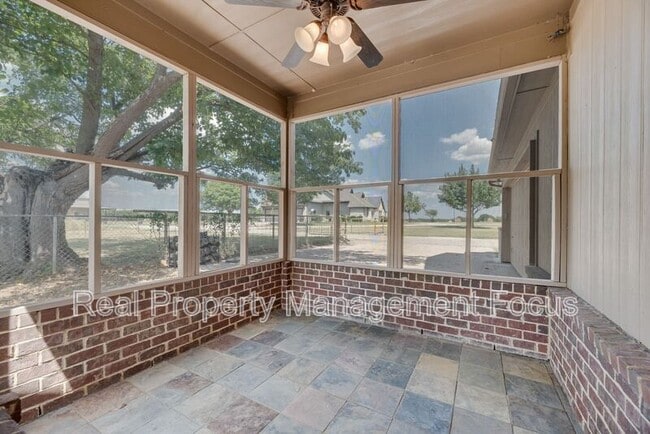 Building Photo - 1255 Vineyard Rd