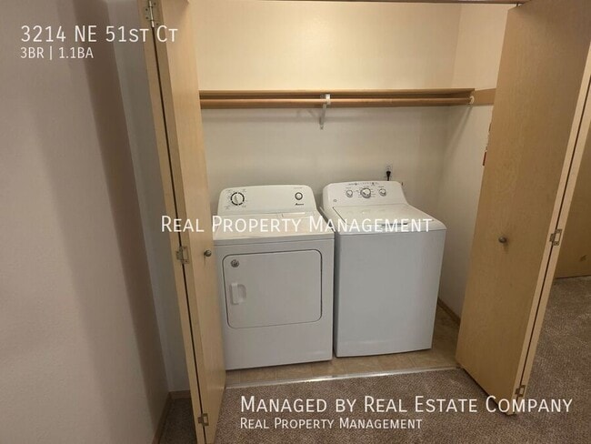 Building Photo - 3214 NE 51st Ct