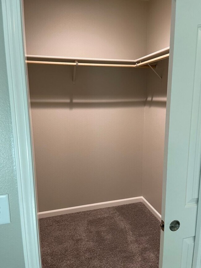 Building Photo - 485 E 6th St