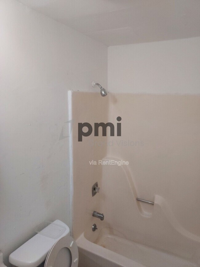 Building Photo - 904 W Macon St