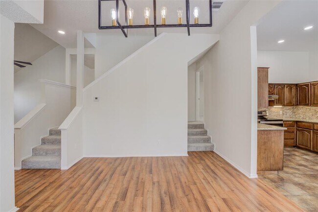 Building Photo - 10002 Talleyran Dr