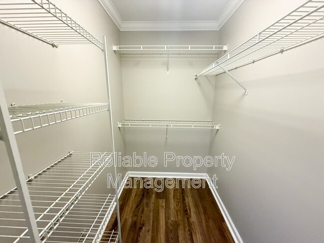 Building Photo - 805 Phillips Pointe Dr