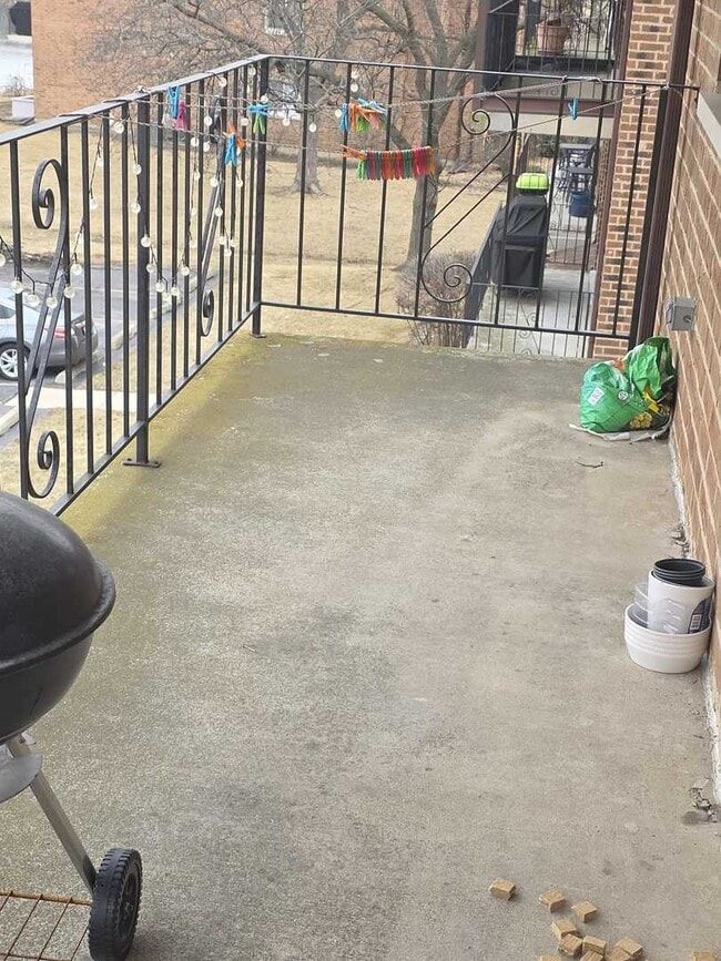 Building Photo - 9950 Treetop Dr