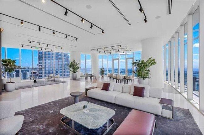 Building Photo - 300 Biscayne Blvd Way