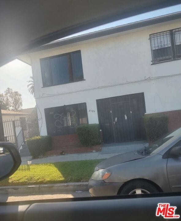 Building Photo - 859 E 87th Pl