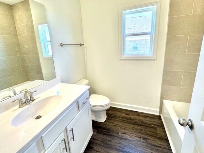 Building Photo - Brand NEW Modern 5-bedroom 3 bath home in Oakland available for Rental!