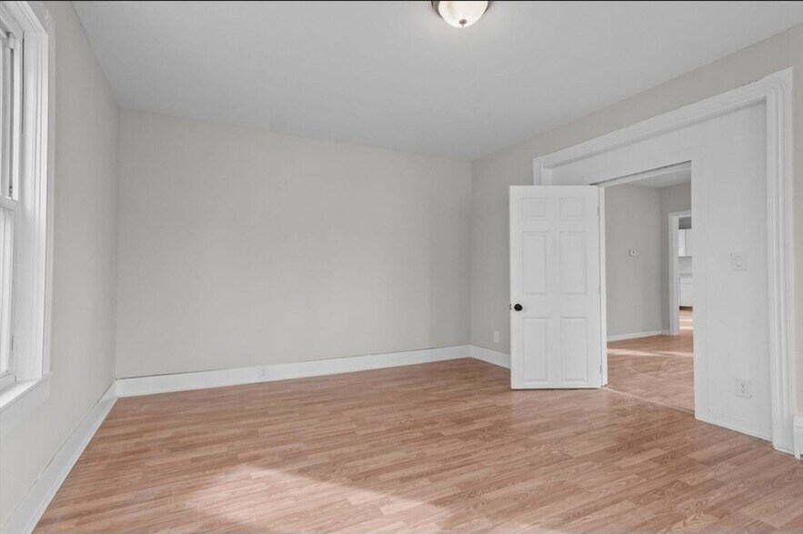 Building Photo - 22 Richmond St