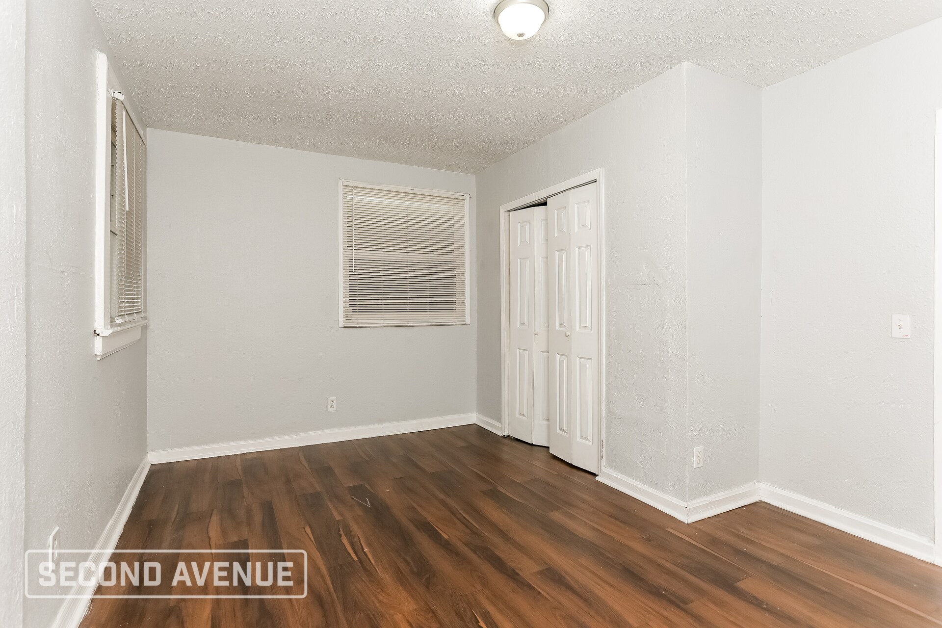 Building Photo - 1417 W 6th St