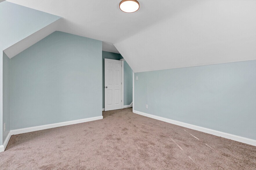 Building Photo - 2805 Parkland Pl
