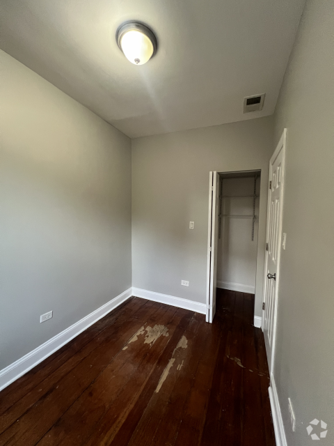 Building Photo - 3 bedroom in Chicago IL 60608