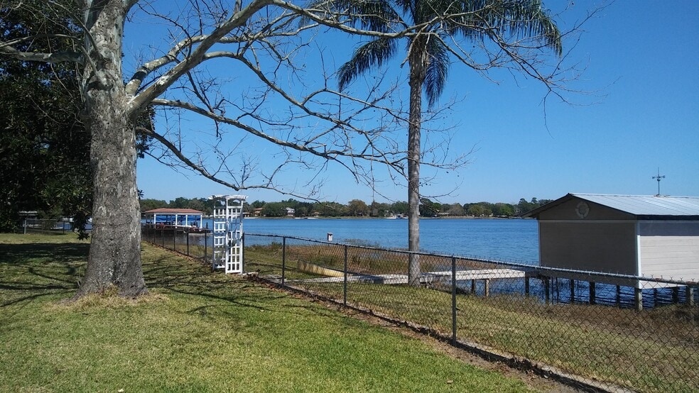 Building Photo - 7429 Lake Dr