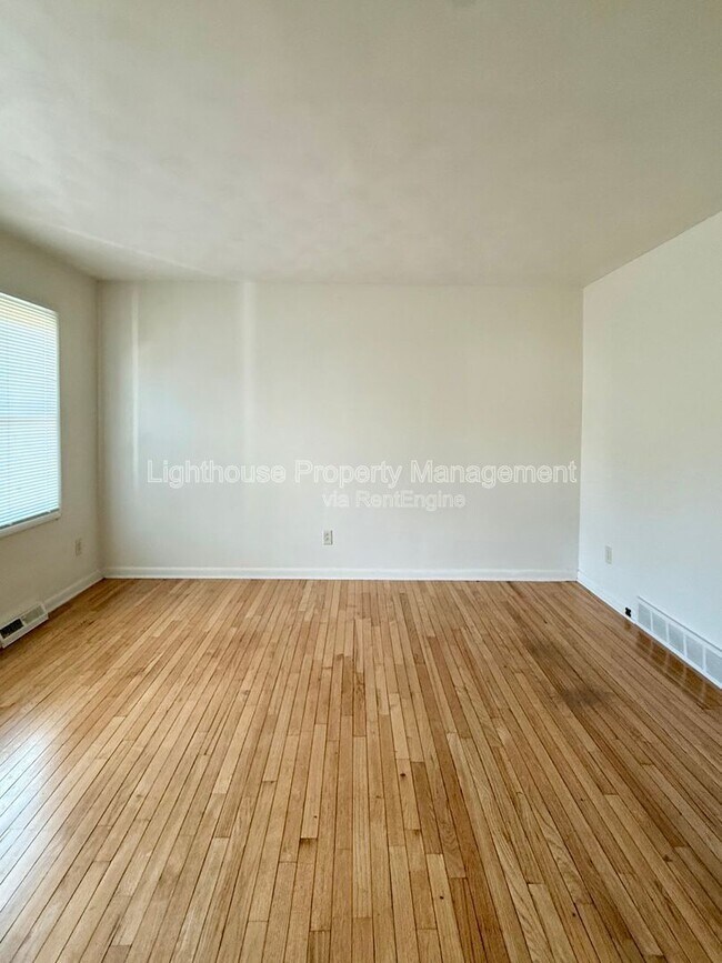 Building Photo - 2108 Woodbine Ave