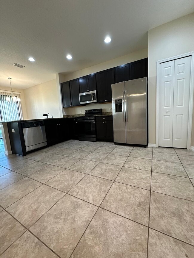 Building Photo - 2495 Seven Oaks Dr