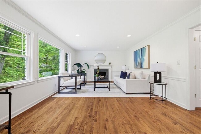 Building Photo - 445 Forest Hills Dr