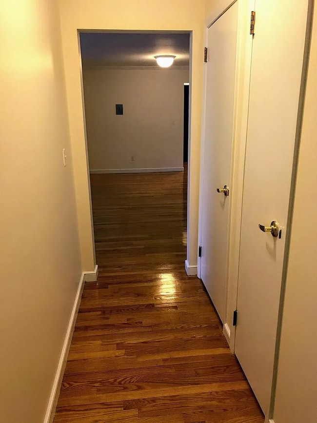 Building Photo - 3 Captain Parker Arms