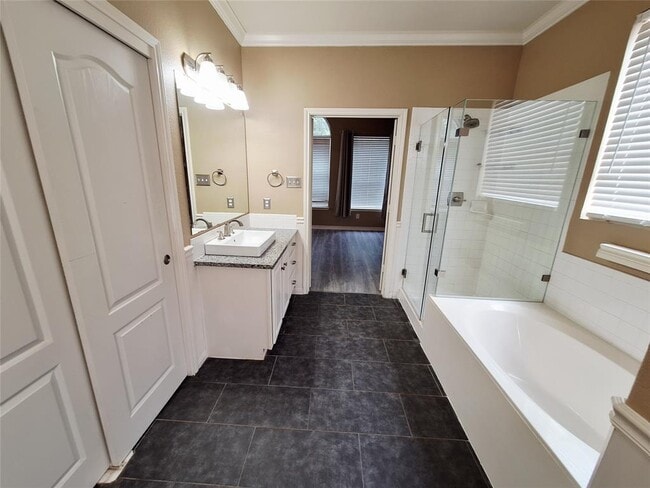 Building Photo - 2122 Wheaton Trail