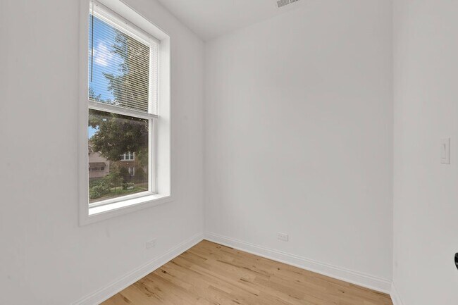 Building Photo - 3816 S Honore St