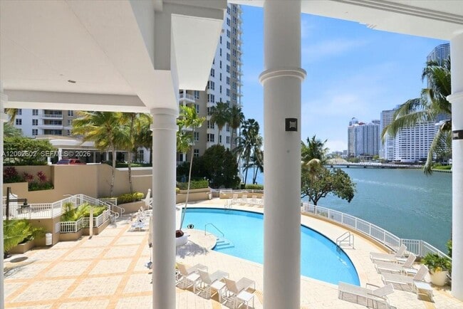 Building Photo - 801 Brickell Key Blvd