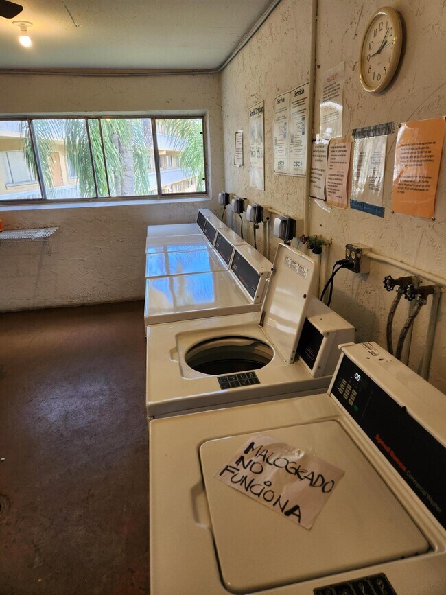 Building Photo - 600 Village Green Ct