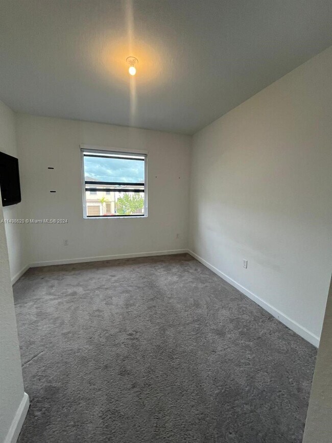 Building Photo - 25282 SW 108th Ave