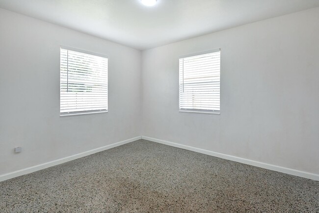 Building Photo - 4882 Jefferson Rd