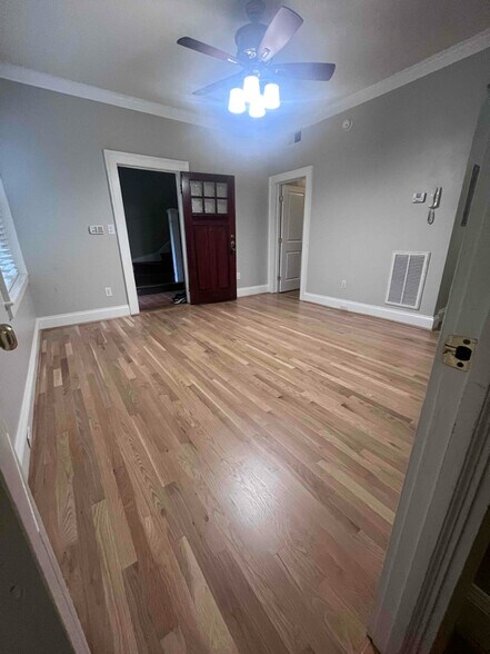 Building Photo - 1409 Colonial Ave