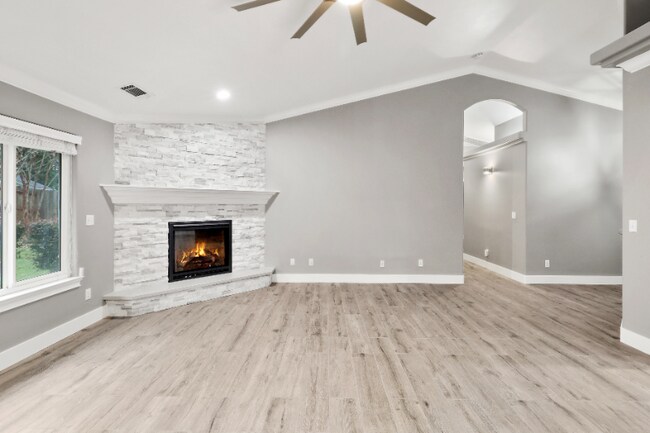 Building Photo - 3451 Woodbury Dr