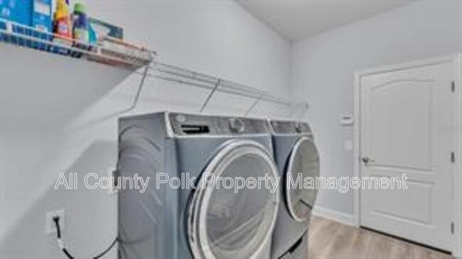 Building Photo - 1095 Woodland Oaks Dr