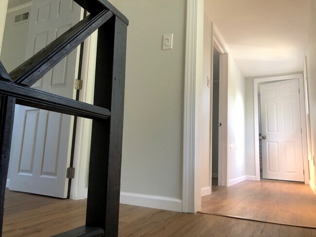 Building Photo - 47 Parkin St