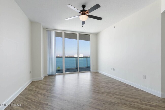 Building Photo - 241 Riverside Dr